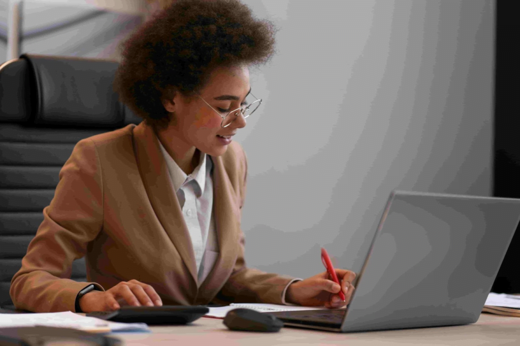 Empresas que contratam para trabalhar pela internet