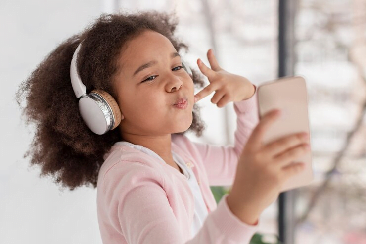 Idade ideal para criança ter telefone
