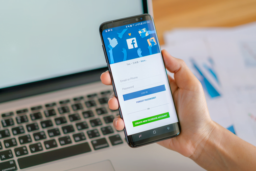 Vagas de emprego no Facebook