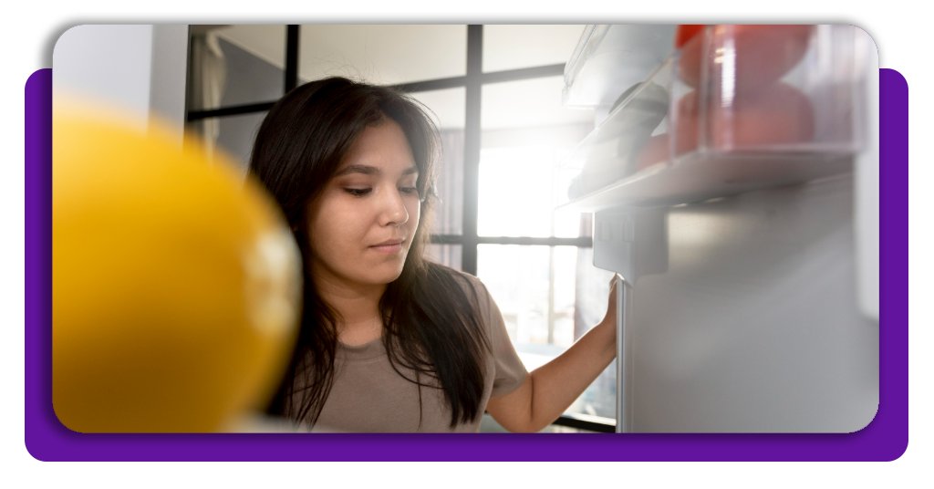 Identifique o consumo de energia da geladeira em tempo real online 1 Descubra o consumo de energia da geladeira com uma simulação online rápida pelo simulador da Enel e veja quanto ela pode pesar na sua conta de luz mensal.